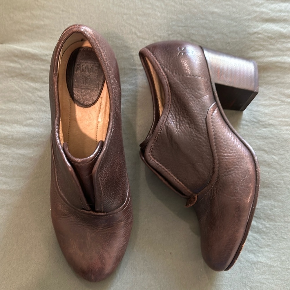 FRYE Antique Brown Leather Stella Slip Block Heel Booties - Women's SIZE 5.5